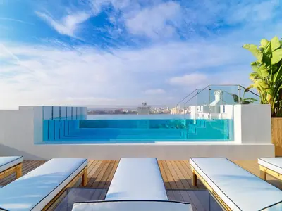 Piscina en o cerca de H10 Puerta de Alcalá 4 Sup