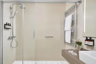Un baño de NH Madrid Atocha