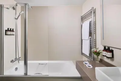Un baño de NH Madrid Atocha