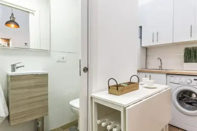 Una cocina o zona de cocina en Precioso apartamento de 2 habitaciones by beBalmy