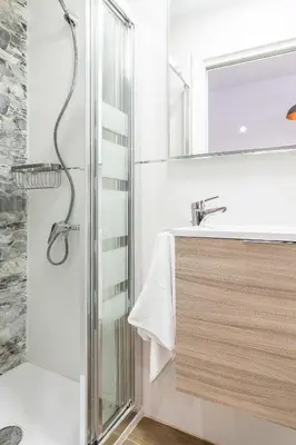 Un baño de Precioso apartamento de 2 habitaciones by beBalmy