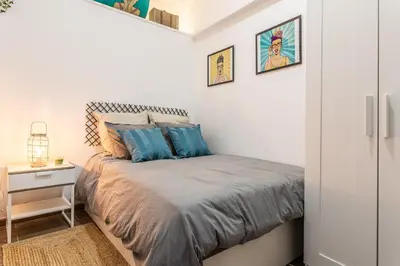 Cama o camas de una habitación en Precioso apartamento de 2 habitaciones by beBalmy