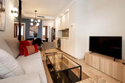Una televisión o centro de entretenimiento en 4 Ways en Madrid