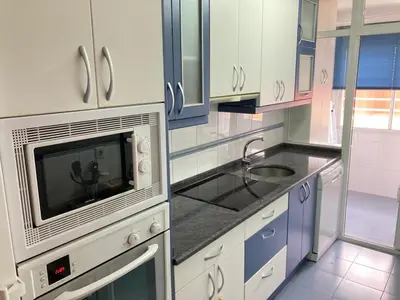 Una cocina o zona de cocina en Apartamento grande, 2 dormitorios, garaje gratis