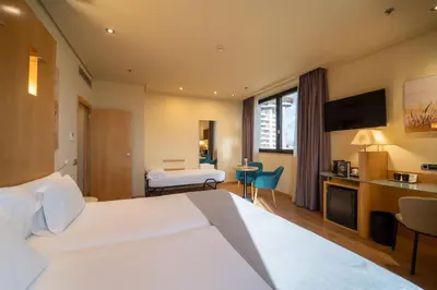 Cama o camas de una habitación en Abba Madrid
