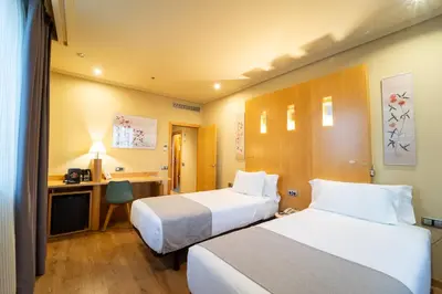 Cama o camas de una habitación en Abba Madrid