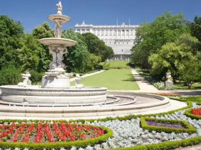 Jardín al aire libre en Homy Gran Via