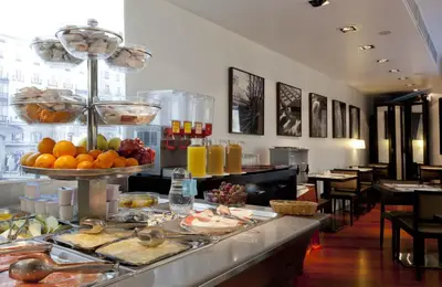 Comida en o cerca de este hotel