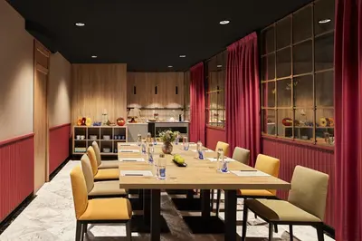Un restaurante o sitio para comer en Avani Alonso Martinez