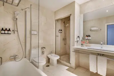 Un baño de NH Collection Madrid Abascal