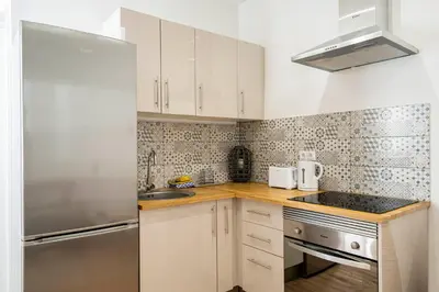 Una cocina o zona de cocina en Quiet and cosy flat in N. Salamanca