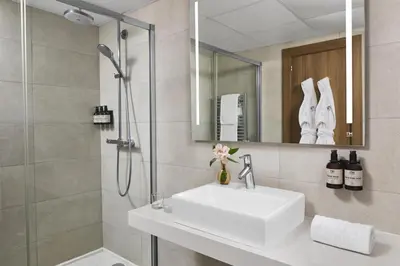 Un baño de NH Madrid Balboa