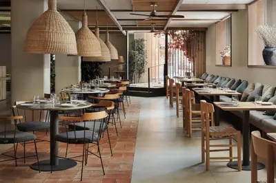 Un restaurante o sitio para comer en NH Madrid Zurbano