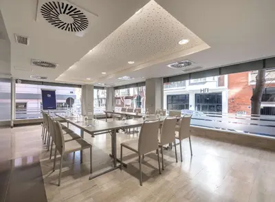 Una cocina o zona de cocina en NH Madrid Zurbano