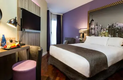 Cama o camas de una habitación en Leonardo Hotel Madrid City Center