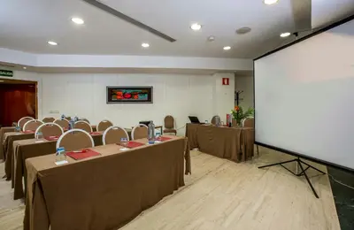 Zona business o sala de conferencias en Leonardo Hotel Madrid City Center