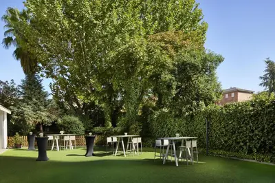 Jardín al aire libre en NH Madrid Ventas
