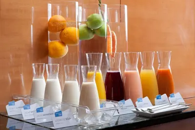 Comida en o cerca de este hotel