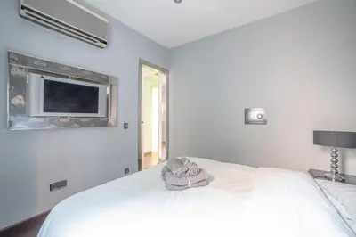Cama o camas de una habitación en MyHouseSpain - Moderno apartamento a escasos metros del Bernabeu