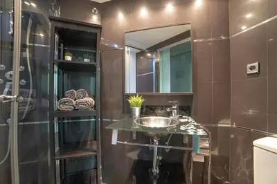 Un baño de MyHouseSpain - Moderno apartamento a escasos metros del Bernabeu