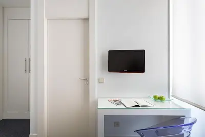 Una televisión o centro de entretenimiento en Room Mate Mario, Madrid