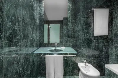 Un baño de AC Hotel Los Vascos by Marriott