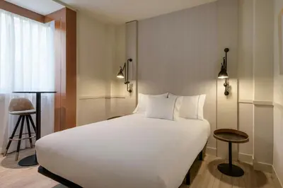 Cama o camas de una habitación en AC Hotel Los Vascos by Marriott