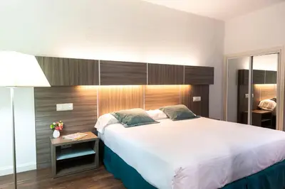 Cama o camas de una habitación en Hotel Serrano