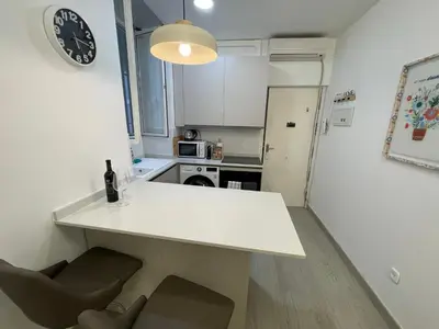 Una cocina o zona de cocina en Stylish one bedroom flat in the heart of Madrid
