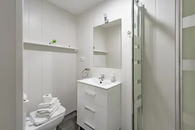 Un baño de Apartamentos Preciados