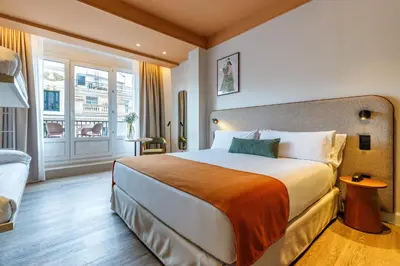 Cama o camas de una habitación en Petit Palace Puerta del Sol