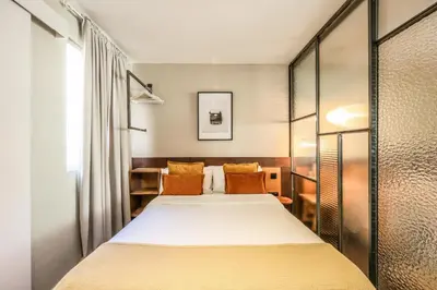 Cama o camas de una habitación en AmazINN Collection Madrid Chueca