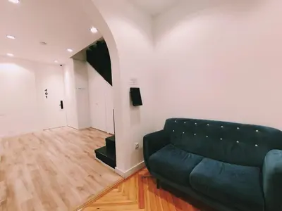 Una televisión o centro de entretenimiento en Hostal Manuela by gaiarooms
