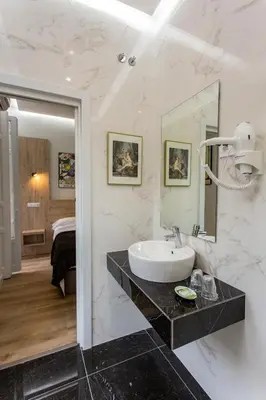 Un baño de Hostal Manuela by gaiarooms