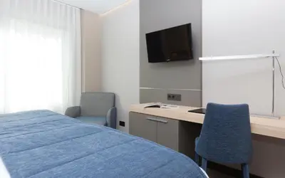 Una televisión o centro de entretenimiento en Hotel Liabeny