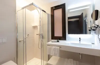 Un baño de Hotel Liabeny