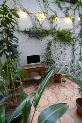 Una televisión o centro de entretenimiento en 7 Islas Hotel
