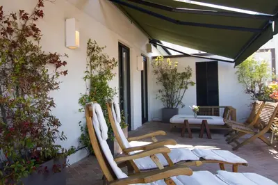Un patio o zona al aire libre en 7 Islas Hotel