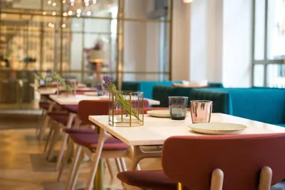 Un restaurante o sitio para comer en Vincci Centrum