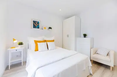 Cama o camas de una habitación en AmazINN Stay Madrid Reina Sofía