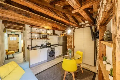 Una cocina o zona de cocina en Apartamento Plaza de España 12