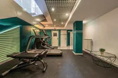 Gimnasio o instalaciones de fitness de AmazINN Places Blasco de Garay 113