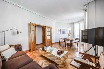 Una televisión o centro de entretenimiento en AmazINN Boutique Madrid Canalejas