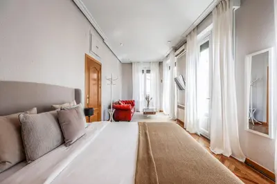 Cama o camas de una habitación en AmazINN Boutique Madrid Canalejas