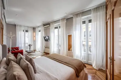 Cama o camas de una habitación en AmazINN Boutique Madrid Canalejas