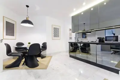 Una cocina o zona de cocina en Apartamento Embajadores -No Ascensor-