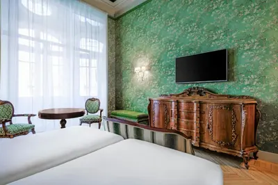 Una televisión o centro de entretenimiento en Hotel Palacio del Retiro, Autograph Collection
