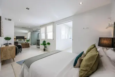 Cama o camas de una habitación en AmazINN Collection Madrid Puerta del Sol