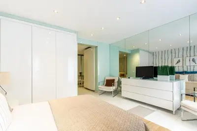 Una televisión o centro de entretenimiento en Apartamento Edificio Gran Via -Quinto Piso Sin Ascensor-