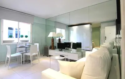 Una televisión o centro de entretenimiento en Apartamento Gran Via IV -Quinto Piso Sin Ascensor-